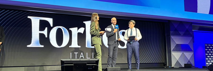 Alberto Castelli sul palco ritira il premio